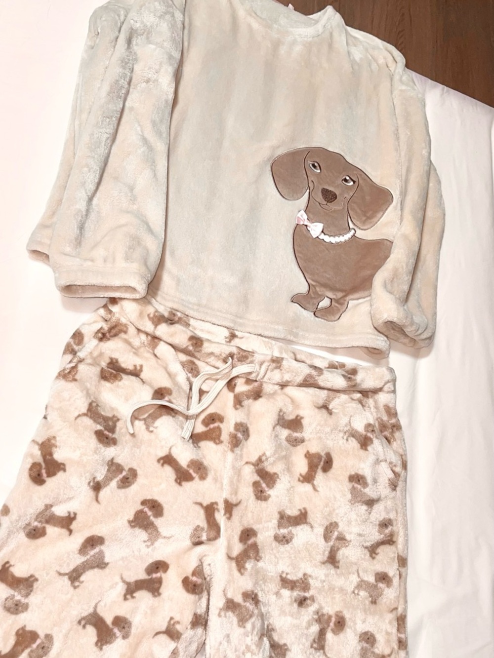 La Vie En Rose Beige Plush Pajama Set with Dachshund Applique - Picture 5 of 15